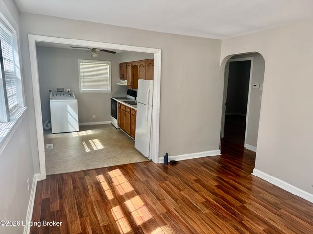 8210 Kerry Rd, Louisville, KY 40258