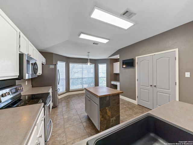 9807 SANDIE, Helotes, TX 78023