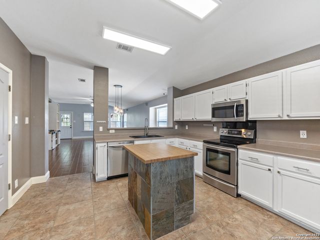 9807 SANDIE, Helotes, TX 78023