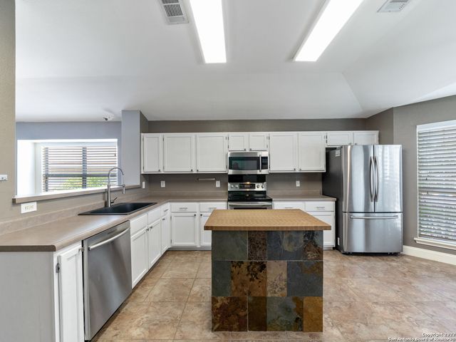 9807 SANDIE, Helotes, TX 78023