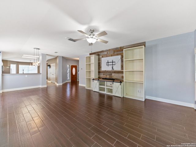 9807 SANDIE, Helotes, TX 78023