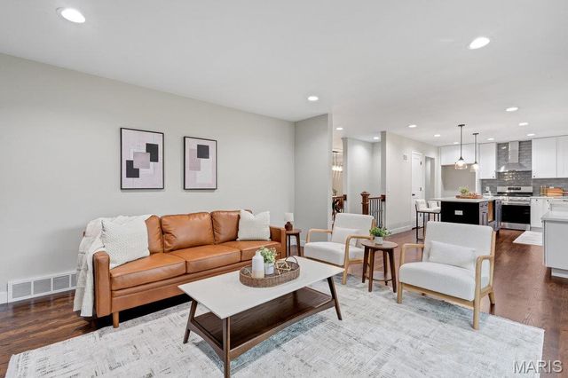 1670 Bennett Avenue, Warson Woods, MO 63122