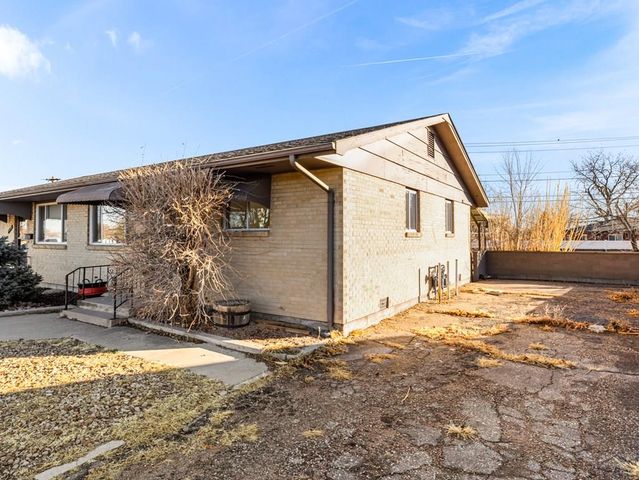 1632-1634 Hollywood Dr, Pueblo, CO 81005