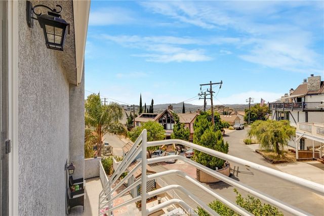21492 Arapahoe Trail, Chatsworth, CA 91311