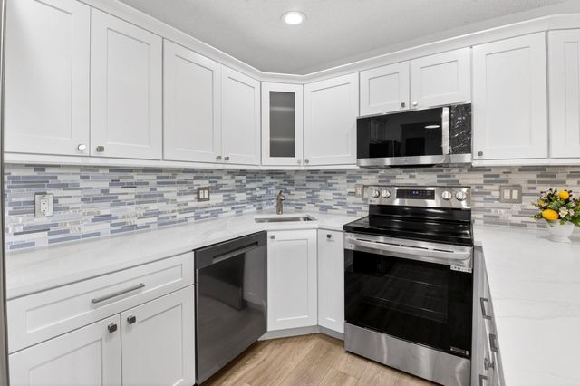 427 Pine Glen Lane C2, Greenacres, FL 33463