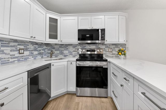 427 Pine Glen Lane C2, Greenacres, FL 33463