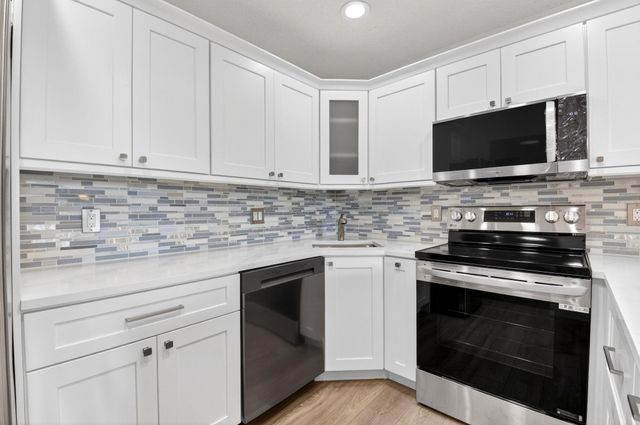 427 Pine Glen Lane C2, Greenacres, FL 33463