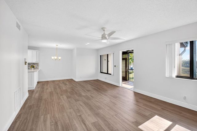 427 Pine Glen Lane C2, Greenacres, FL 33463