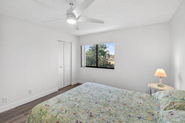 427 Pine Glen Lane C2, Greenacres, FL 33463