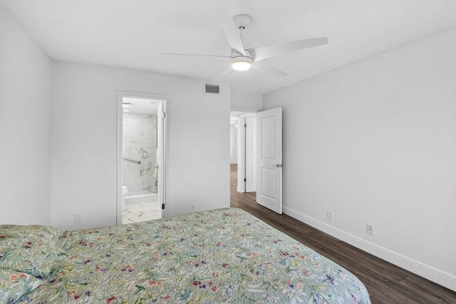 427 Pine Glen Lane C2, Greenacres, FL 33463