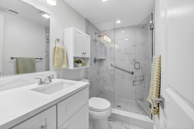 427 Pine Glen Lane C2, Greenacres, FL 33463