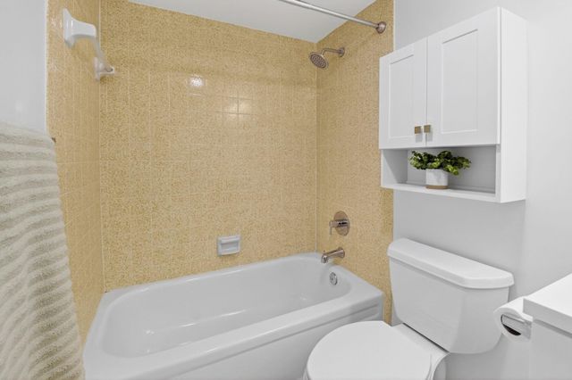 427 Pine Glen Lane C2, Greenacres, FL 33463