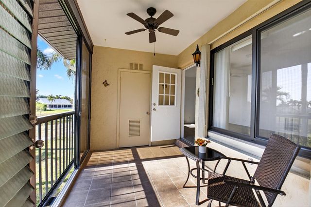 427 Pine Glen Lane C2, Greenacres, FL 33463