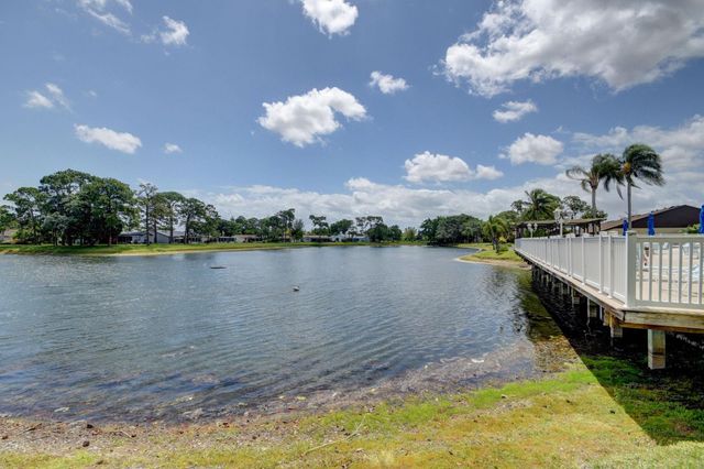 427 Pine Glen Lane C2, Greenacres, FL 33463