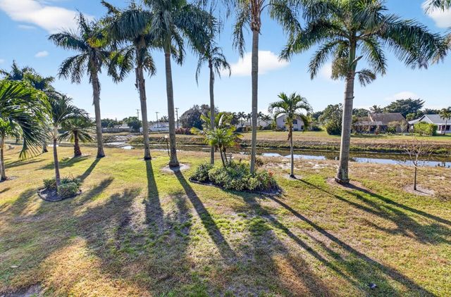 427 Pine Glen Lane C2, Greenacres, FL 33463