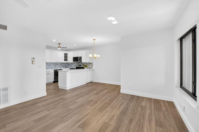 427 Pine Glen Lane C2, Greenacres, FL 33463