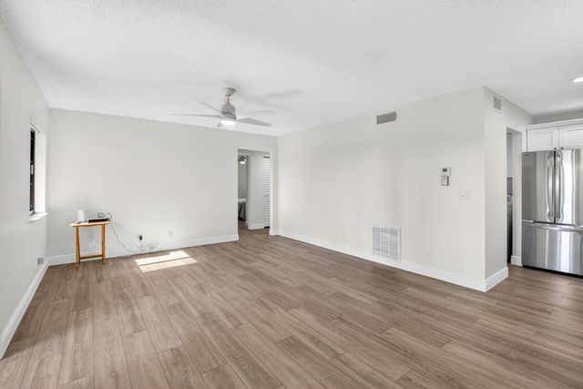 427 Pine Glen Lane C2, Greenacres, FL 33463