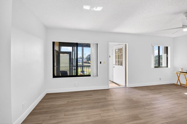 427 Pine Glen Lane C2, Greenacres, FL 33463