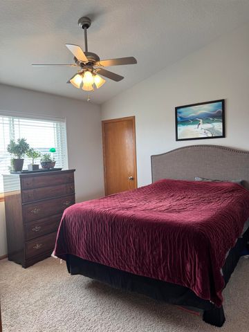 1113 Amelia Dr Unit 1, Cedar Falls, IA 50613