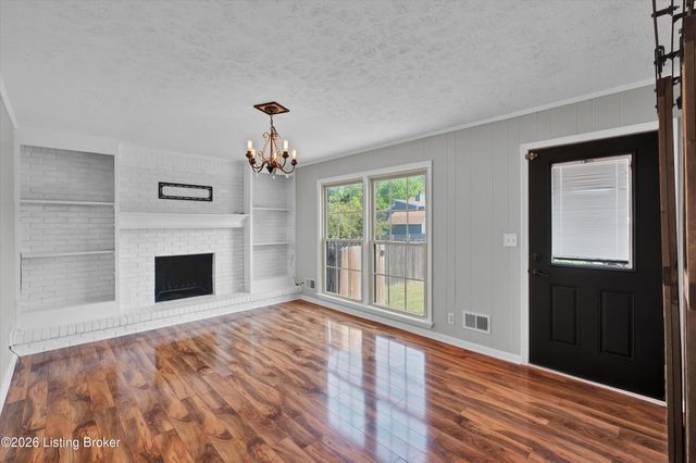 7703 Sunbury Ln, Louisville, KY 40220