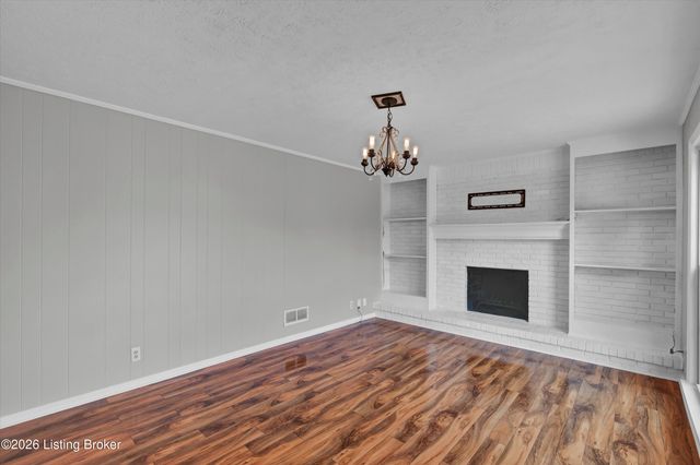 7703 Sunbury Ln, Louisville, KY 40220