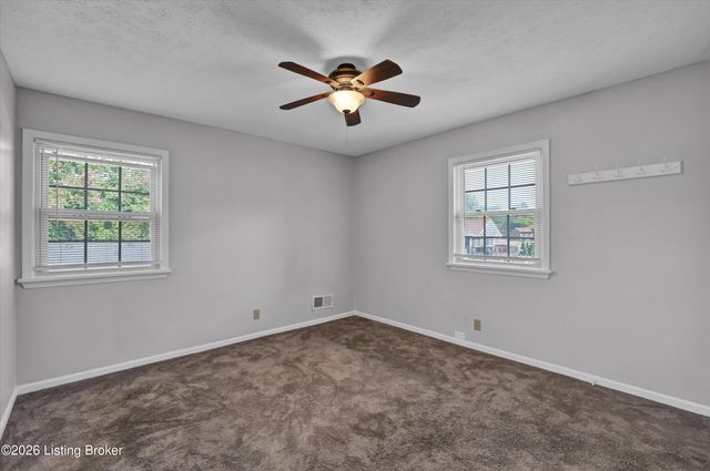 7703 Sunbury Ln, Louisville, KY 40220