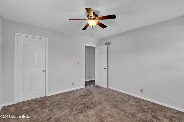 7703 Sunbury Ln, Louisville, KY 40220