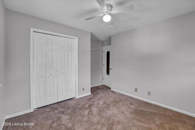 7703 Sunbury Ln, Louisville, KY 40220
