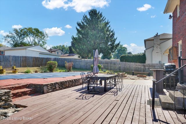 7703 Sunbury Ln, Louisville, KY 40220