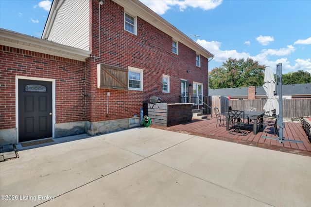 7703 Sunbury Ln, Louisville, KY 40220