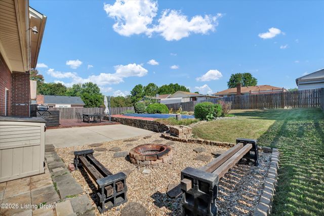 7703 Sunbury Ln, Louisville, KY 40220