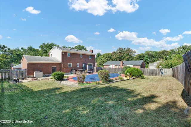 7703 Sunbury Ln, Louisville, KY 40220