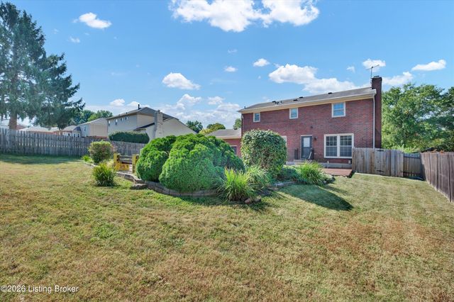 7703 Sunbury Ln, Louisville, KY 40220