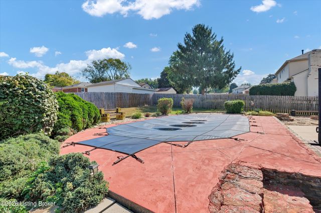 7703 Sunbury Ln, Louisville, KY 40220