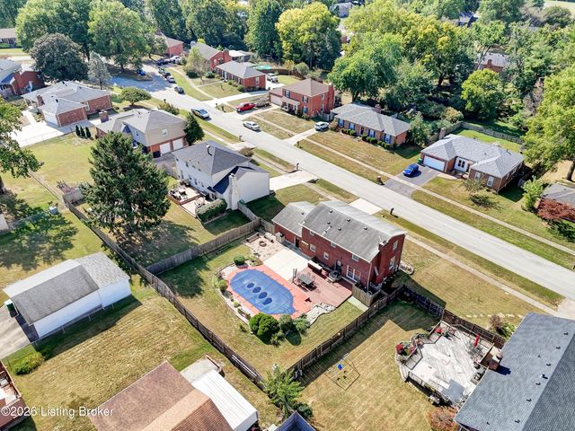 7703 Sunbury Ln, Louisville, KY 40220
