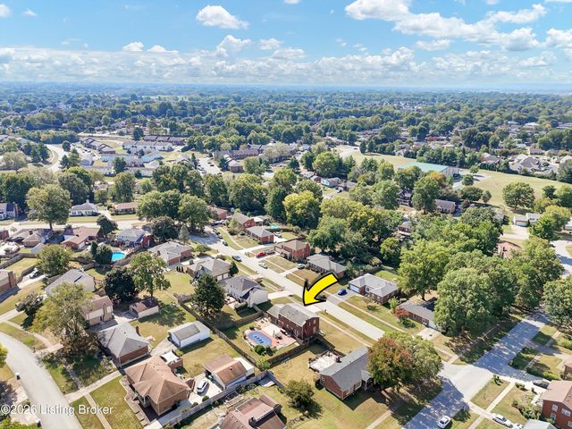 7703 Sunbury Ln, Louisville, KY 40220