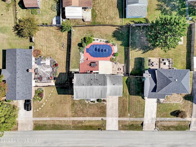 7703 Sunbury Ln, Louisville, KY 40220