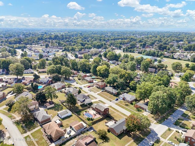 7703 Sunbury Ln, Louisville, KY 40220