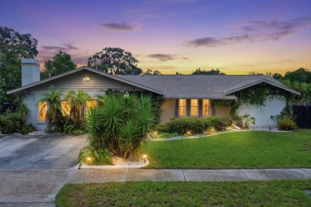 1221 E LIME STREET, Tarpon Springs, FL 34689