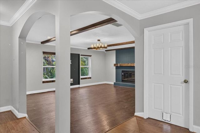 1221 E LIME STREET, Tarpon Springs, FL 34689