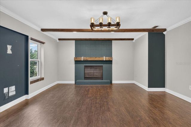 1221 E LIME STREET, Tarpon Springs, FL 34689