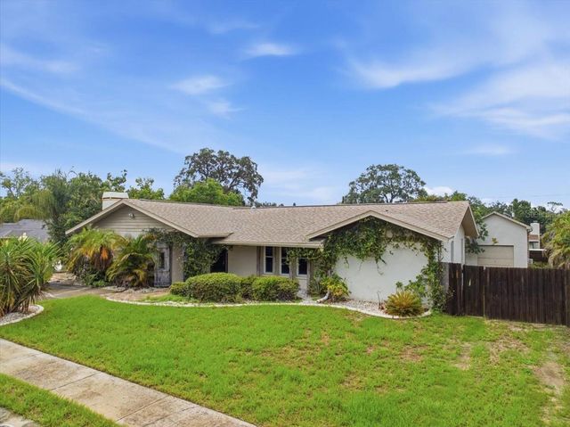 1221 E LIME STREET, Tarpon Springs, FL 34689