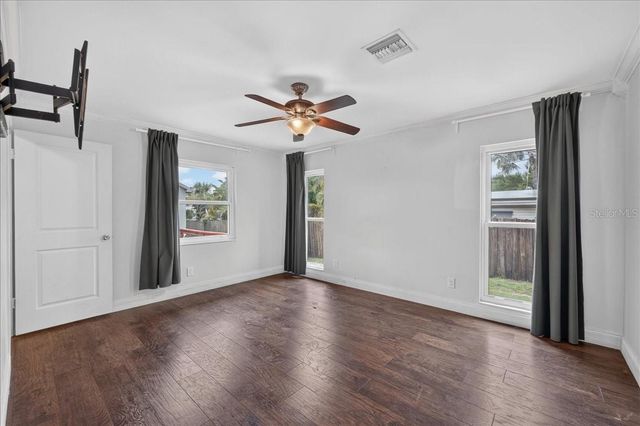 1221 E LIME STREET, Tarpon Springs, FL 34689