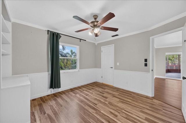 1221 E LIME STREET, Tarpon Springs, FL 34689
