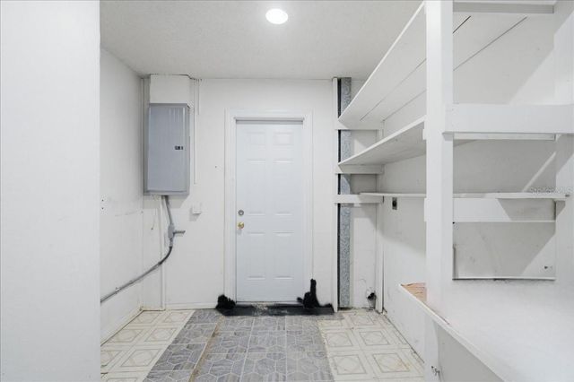 1221 E LIME STREET, Tarpon Springs, FL 34689