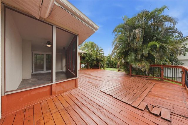 1221 E LIME STREET, Tarpon Springs, FL 34689