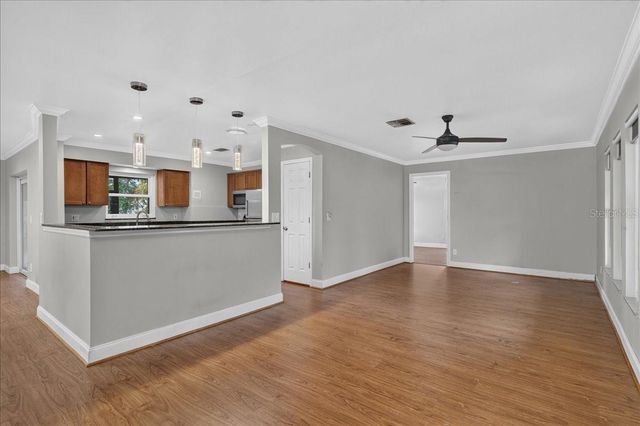1221 E LIME STREET, Tarpon Springs, FL 34689