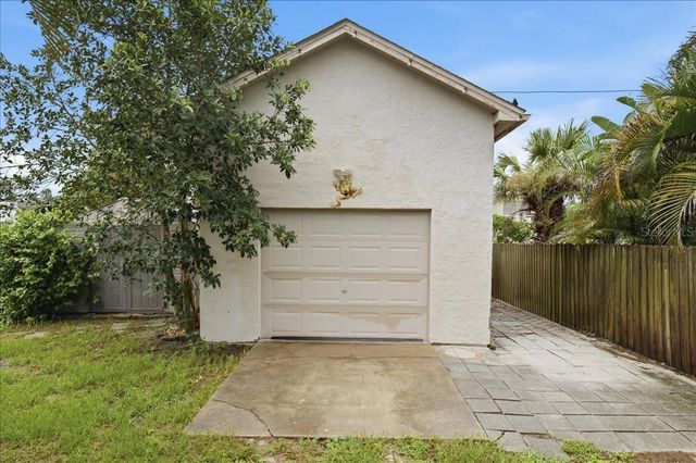 1221 E LIME STREET, Tarpon Springs, FL 34689