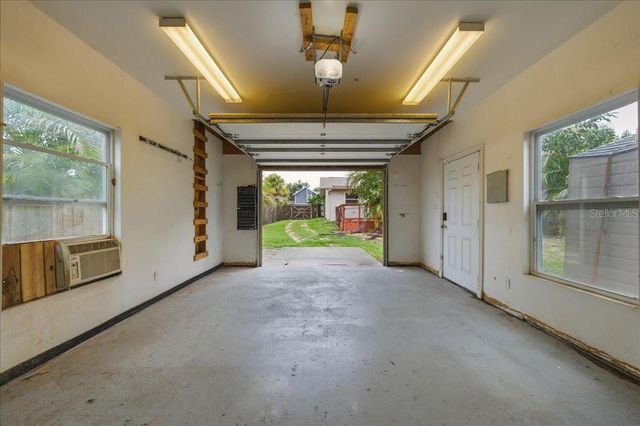 1221 E LIME STREET, Tarpon Springs, FL 34689