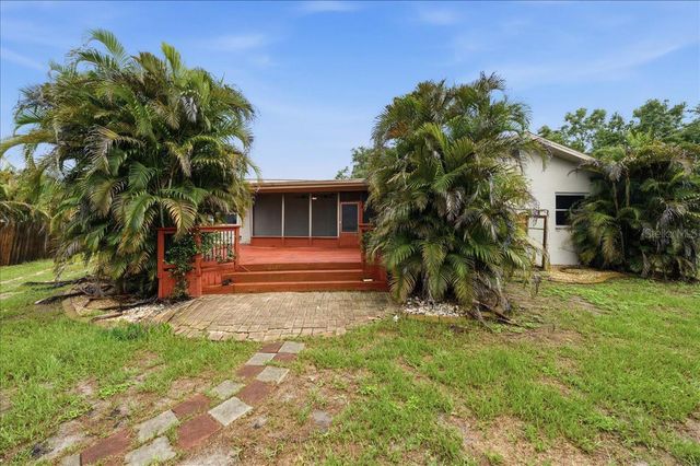 1221 E LIME STREET, Tarpon Springs, FL 34689